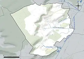 Carte en couleur présentant le réseau hydrographique de la commune