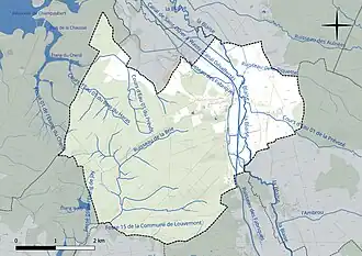 Carte en couleur présentant le réseau hydrographique de la commune