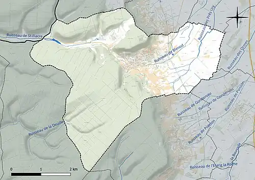 Carte en couleur présentant le réseau hydrographique de la commune