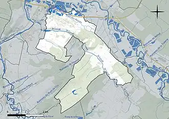 Carte en couleur présentant le réseau hydrographique de la commune