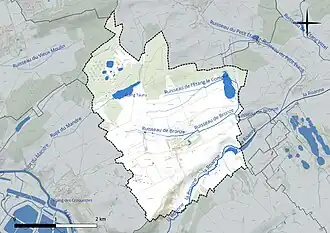 Carte en couleur présentant le réseau hydrographique de la commune