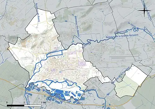 Carte en couleur présentant le réseau hydrographique de la commune