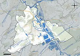 Carte en couleur présentant le réseau hydrographique de la commune