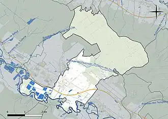 Carte en couleur présentant le réseau hydrographique de la commune