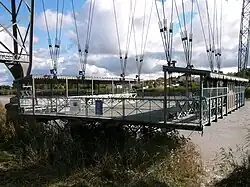 La nacelle avec les passages piétons de chaque côté.