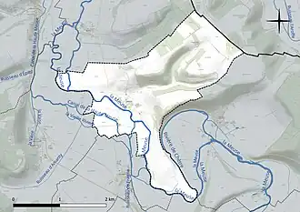 Carte en couleur présentant le réseau hydrographique de la commune