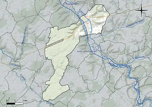 Carte en couleur présentant le réseau hydrographique de la commune