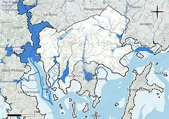 Carte en couleur présentant le réseau hydrographique de la commune