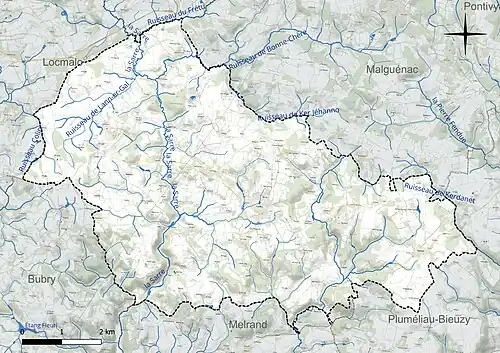 Carte en couleur présentant le réseau hydrographique de la commune