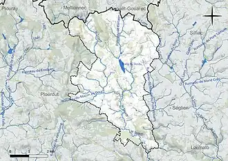 Carte en couleur présentant le réseau hydrographique de la commune