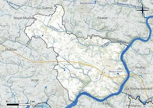 Carte en couleur présentant le réseau hydrographique de la commune