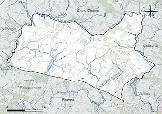 Carte en couleur présentant le réseau hydrographique de la commune