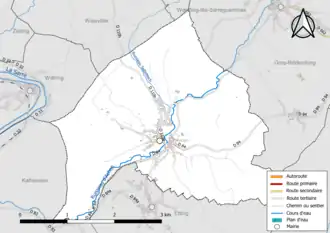 Carte en couleur présentant le réseau hydrographique de la commune