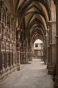 Intérieur de la galerie-porche de la façade ouest de la cathédrale de Tournai, Belgique.
