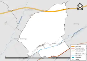 Carte en couleur présentant le réseau hydrographique de la commune