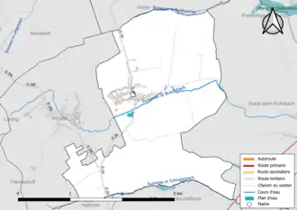 Carte en couleur présentant le réseau hydrographique de la commune