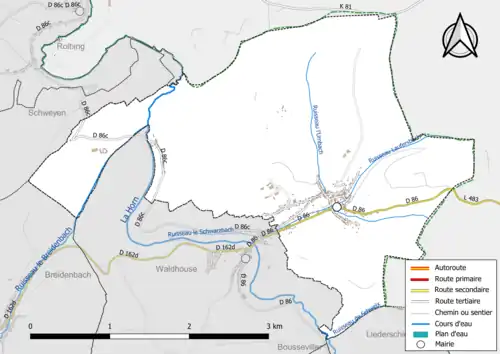 Carte en couleur présentant le réseau hydrographique de la commune
