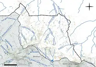 Carte en couleur présentant le réseau hydrographique de la commune