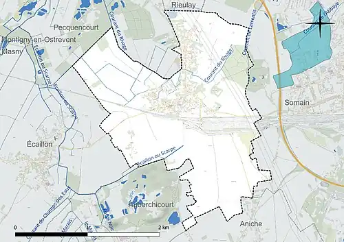 Carte en couleur présentant le réseau hydrographique de la commune