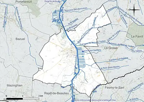 Carte en couleur présentant le réseau hydrographique de la commune