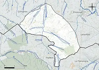 Carte en couleur présentant le réseau hydrographique de la commune