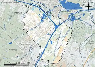 Carte en couleur présentant le réseau hydrographique de la commune