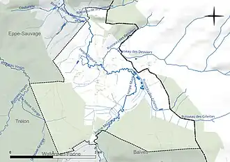 Carte en couleur présentant le réseau hydrographique de la commune