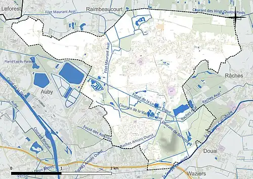 Carte en couleur présentant le réseau hydrographique de la commune