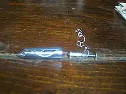 Fusette qui se glisse dans la navette.