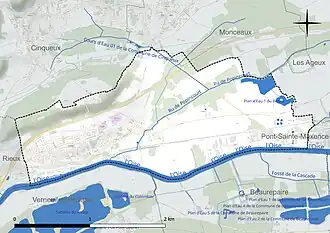 Carte en couleur présentant le réseau hydrographique de la commune