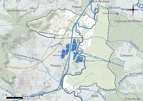 Carte en couleur présentant le réseau hydrographique de la commune
