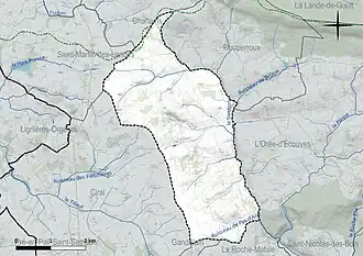 Carte en couleur présentant le réseau hydrographique de la commune