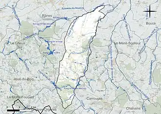 Carte en couleur présentant le réseau hydrographique de la commune