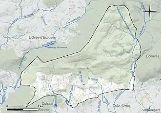 Carte en couleur présentant le réseau hydrographique de la commune