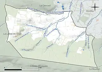 Carte en couleur présentant le réseau hydrographique de la commune