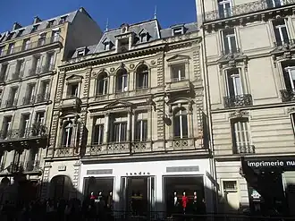 No&nbsp;61, ancien hôtel particulier du comte de Saint-Léon.