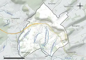 Carte en couleur présentant le réseau hydrographique de la commune