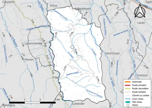 Carte en couleur présentant le réseau hydrographique de la commune