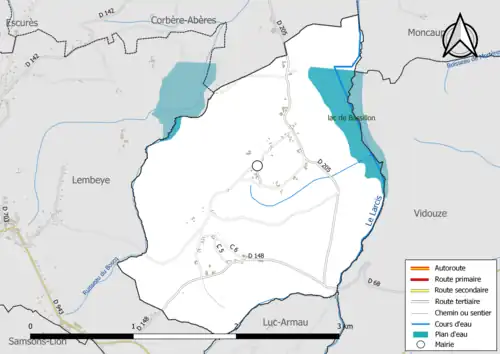 Carte en couleur présentant le réseau hydrographique de la commune