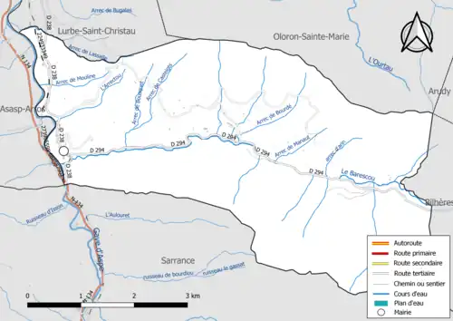 Carte en couleur présentant le réseau hydrographique de la commune