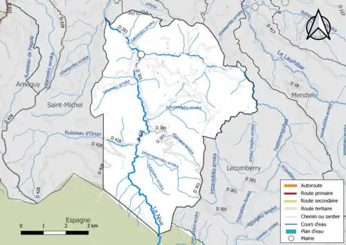 Carte en couleur présentant le réseau hydrographique de la commune