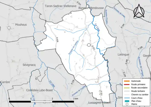 Carte en couleur présentant le réseau hydrographique de la commune