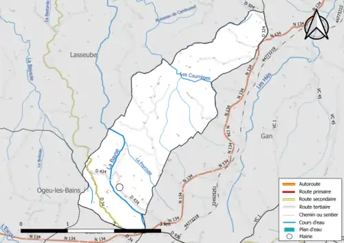 Carte en couleur présentant le réseau hydrographique de la commune