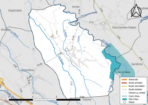Carte en couleur présentant le réseau hydrographique de la commune
