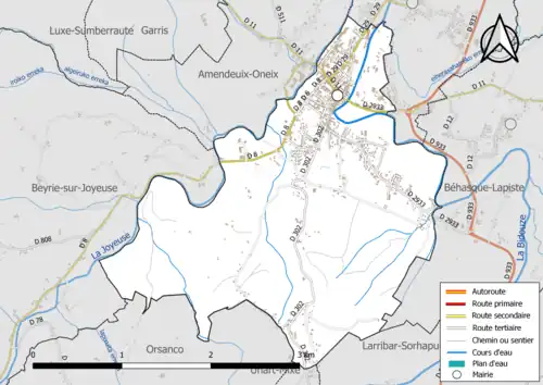 Carte en couleur présentant le réseau hydrographique de la commune