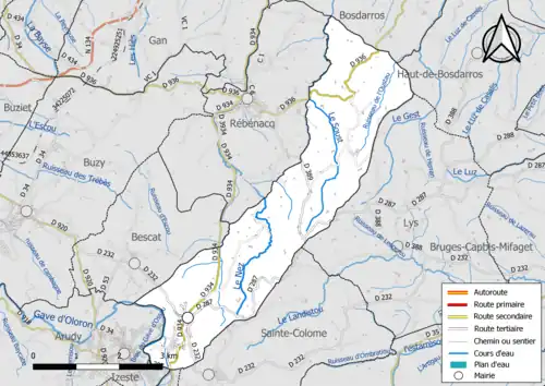 Carte en couleur présentant le réseau hydrographique de la commune