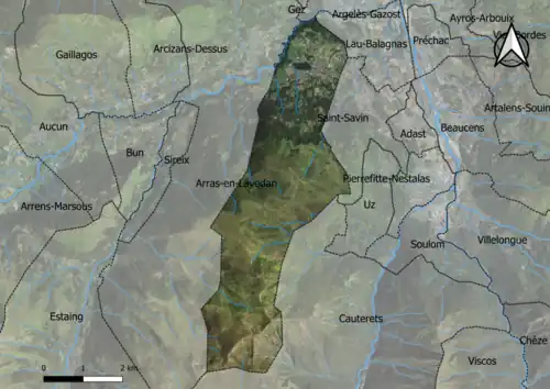 Photo aérienne en couleurs de la commune.