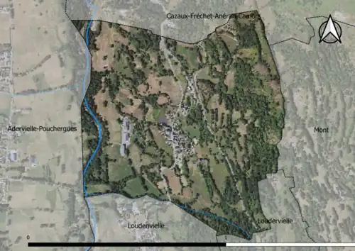 Photo aérienne en couleurs de la commune.