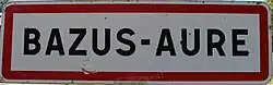Panneau d'entrée de l'agglomération de Bazus-Aure