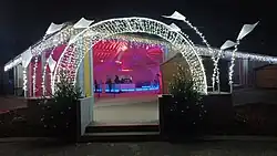 Tiers-lieu. À Gundershoffen, le tiers-lieu mélange espace couvert pour le marché hebdomadaire et nouvelles salles de vie et de culture (patinoire pour fêtes de Noël 2023).